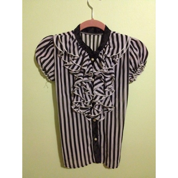 🚫BUNDLED🚫Black and White Ruffled Blouse