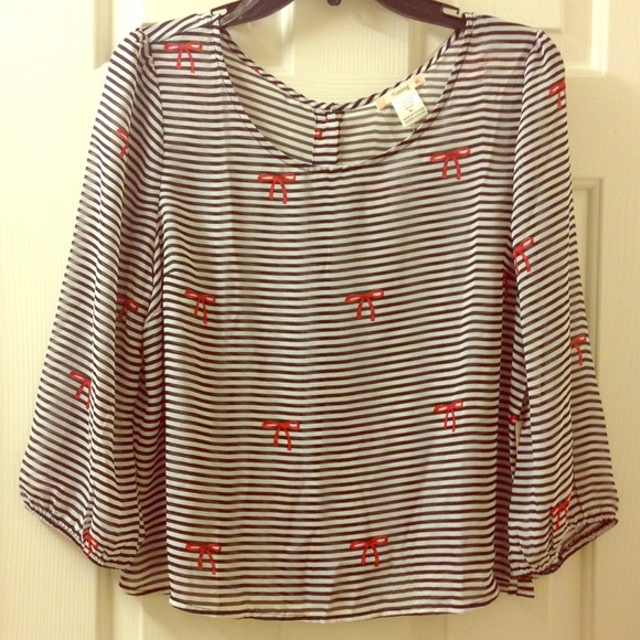 Cropped 3/4 Sleeves Blouse