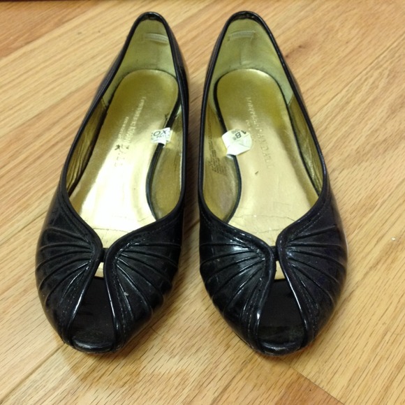 Black patent flats - Picture 1 of 3
