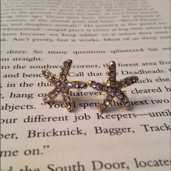 Jewelry - 📦BUNDLED!📦Starfish Earrings