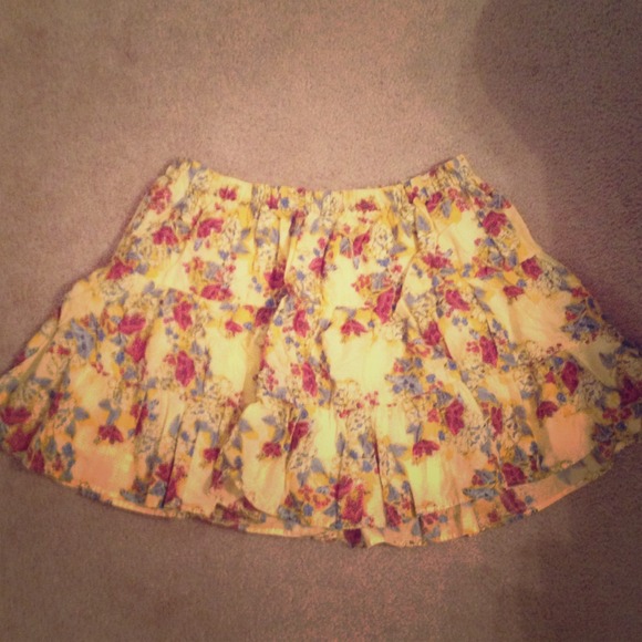 🚫SOLD🚫Yellow skirt with flowers💛