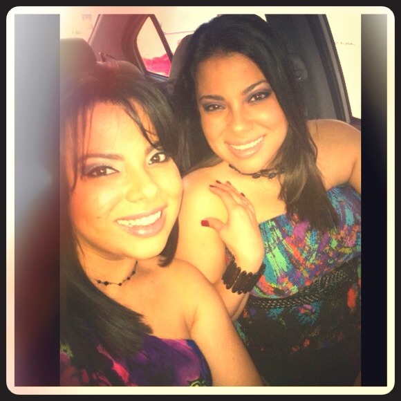 👭Meet your sellers! The Poshing twins! 👯