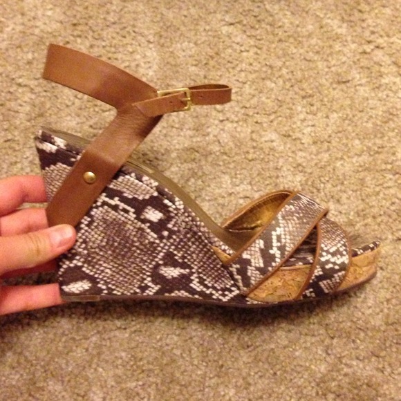 Cynthia Vincent Animal Print Sandals - Picture 2 of 4