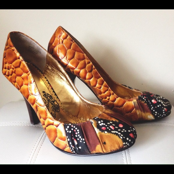 BUNDLED❗️Naughty Monkey orange printed pumps