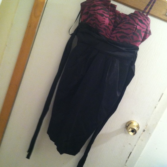 only worn once!! price nagotionble! - Picture 2 of 2