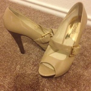 🌟💯Michael Kors nude patent leather heels! 🌟