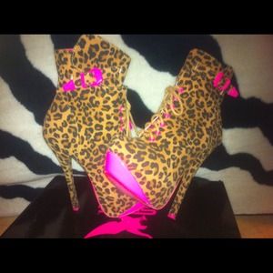 Sexy Cheetah boots/heels!!
