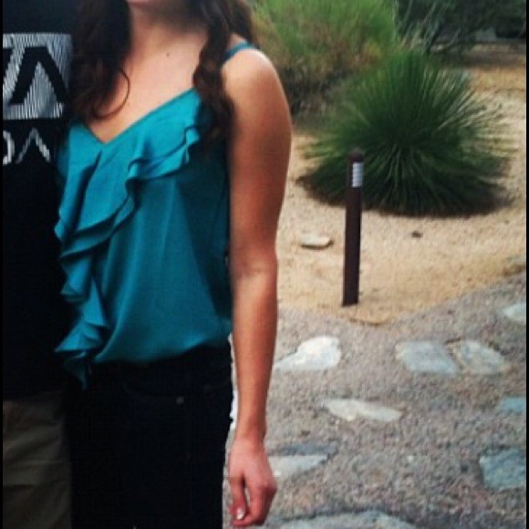 RUFFLE TOP! - Picture 3 of 3