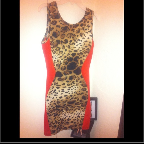 Red and cheetah dress. Size : M
