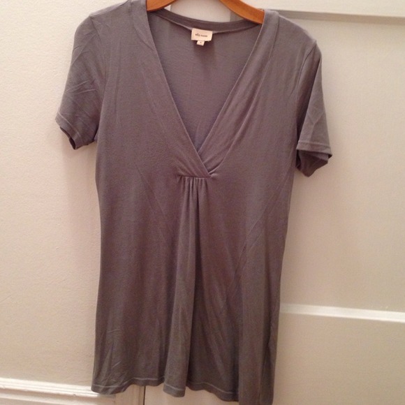 🔴SOLD: Light gray Ella Moss top