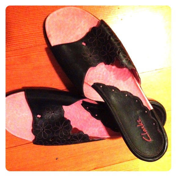 REDUCED** Clark sandals