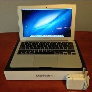 11" Apple MacBook Air (2011) Great Condition!