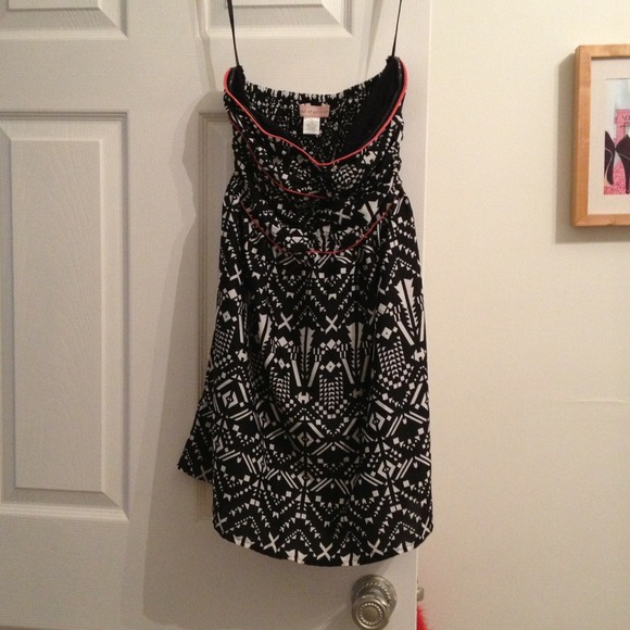🚫TRADED🚫@heatherf16🎉Strapless aztec dress!