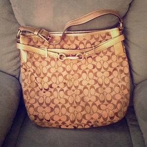Large Signature (Authentic) Coach Tote Large Signature (Authentic) Coach Tote