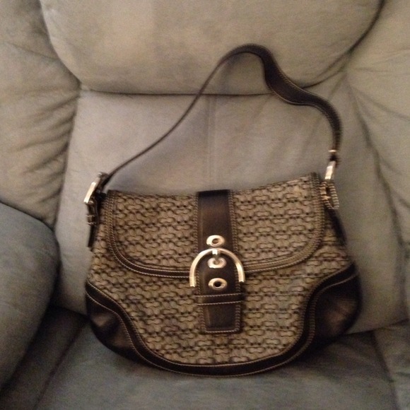 Signature (💯 Authentic) Coach purse - Picture 1 of 3