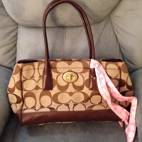 Authentic Brown Signature Coach - Picture 1 of 3