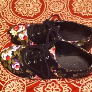 Black floral prints Oxford