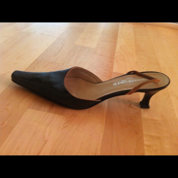 Kenneth Cole sling back kitten heels