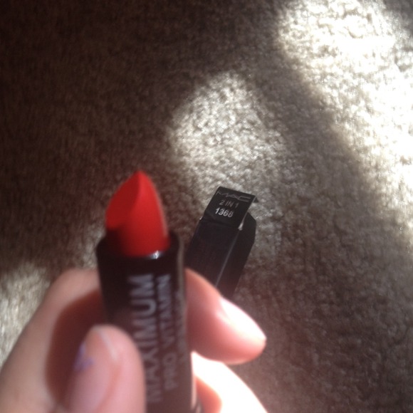 Mac Lipgloss/Lipstick 2 in 1 - Picture 2 of 3