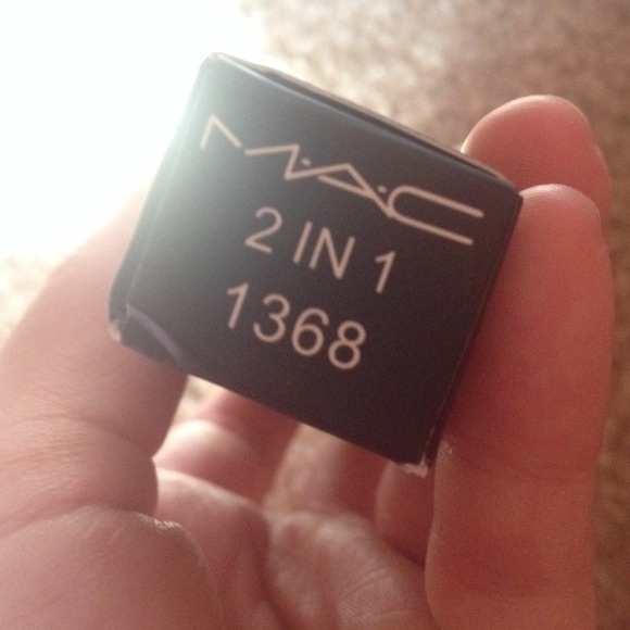 Mac Lipgloss/Lipstick 2 in 1 - Picture 3 of 3