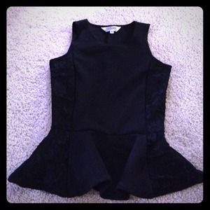 ⚡️traded⚡️Black peplum tank with lace sides