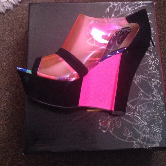 Shoes! - Picture 1 of 1