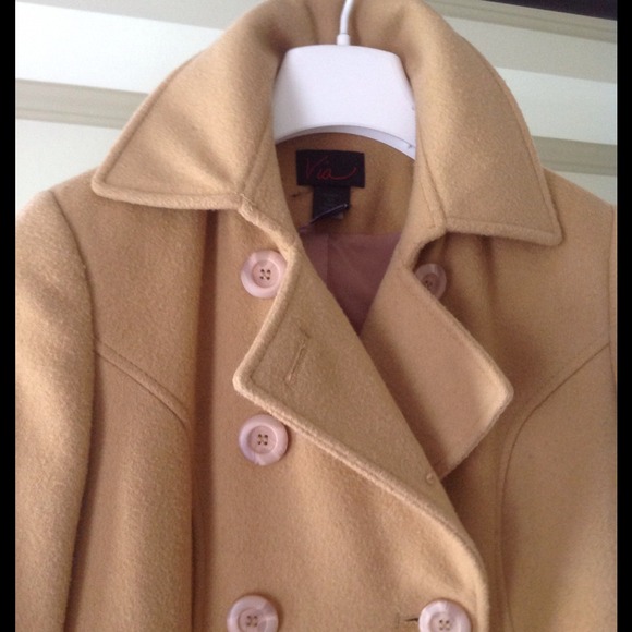 Camel wool coat. Pre-loved condition. - Picture 2 of 3