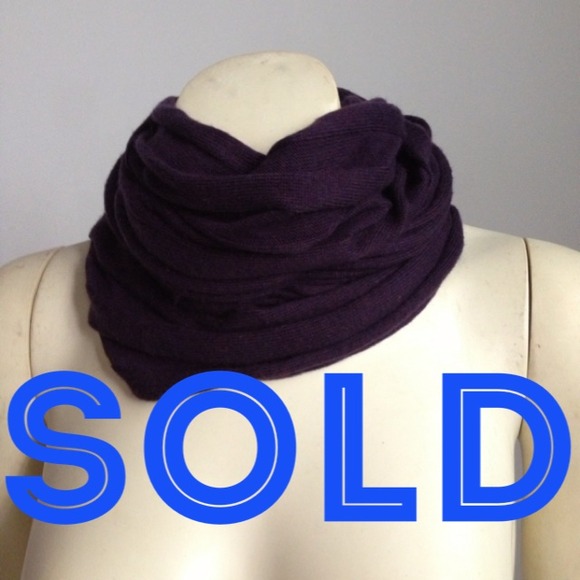 🐱SOLD🐱 Purple infinity scarf