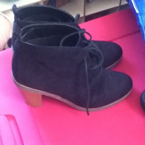 ✌Like New American Eagle High Heeled Booties✌