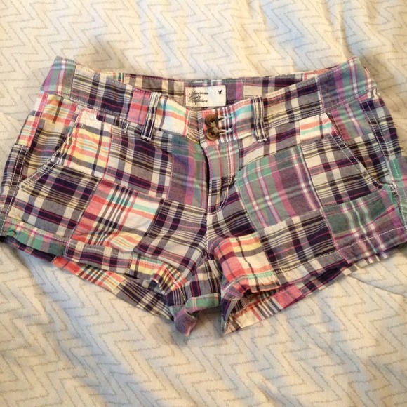 Hold for @bloomy ❌ American eagle plaid short.