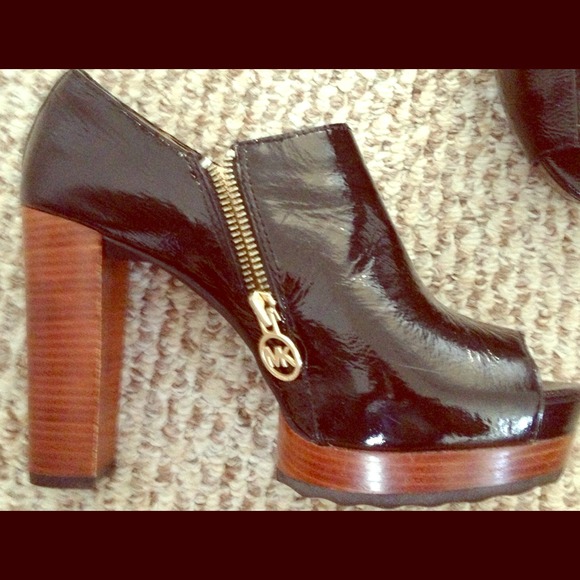 REDUCED--BRAND NEW Michael Kors peep-toe booties!
