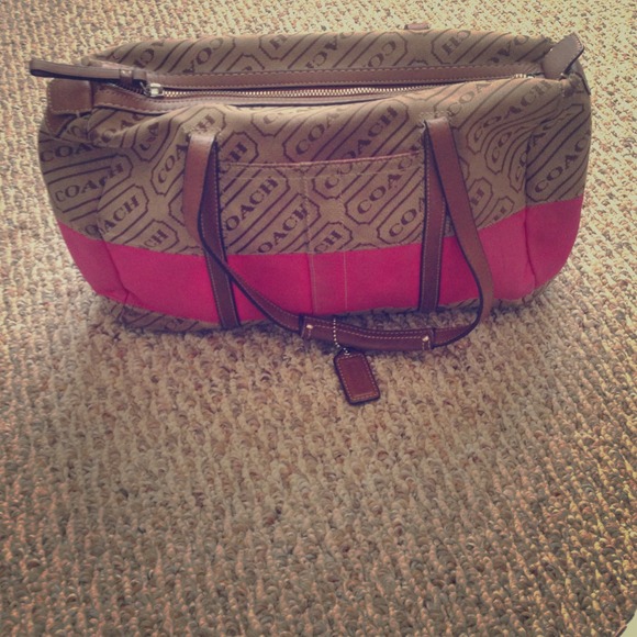SOLD‼️Authentic Coach barrel bag