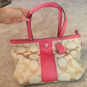 Tan Coach tote with pink accents ✨💕