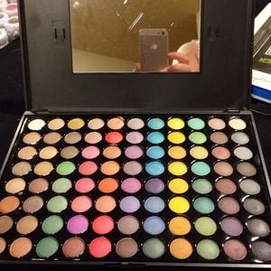 New 88 Color Eyeshadow Palette