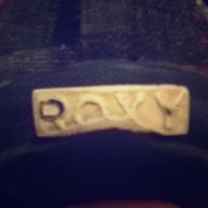 These are original Roxy boots. Size 6. Real wool