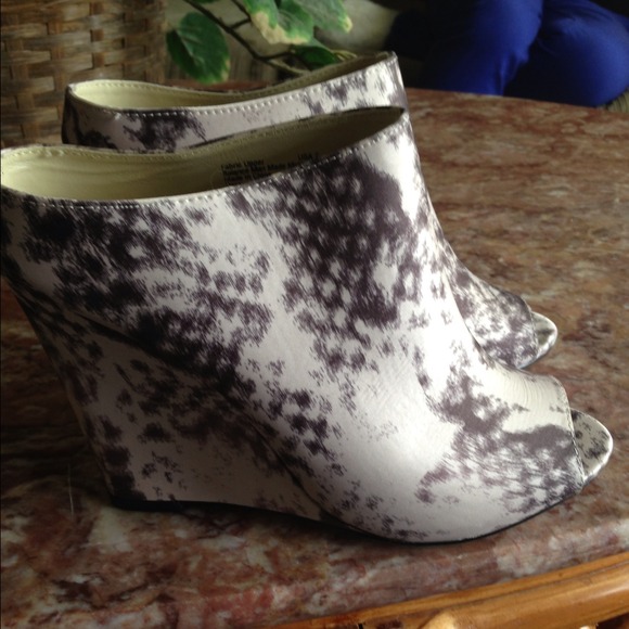 Shoes - Picture 2 of 3