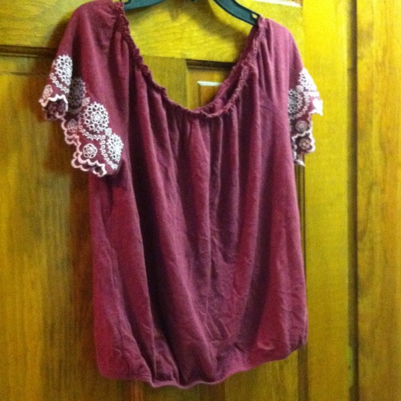 Burgundy top with sleeve design