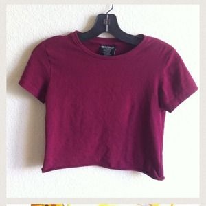 🚫SOLD 🚫 Trendy burgundy crop top