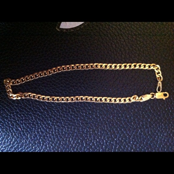 18k gold chain bracelet. 7 1/2 in length.