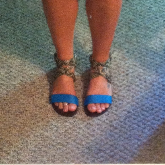 ❌SOLD IN BUNDLE❌ - Picture 2 of 3