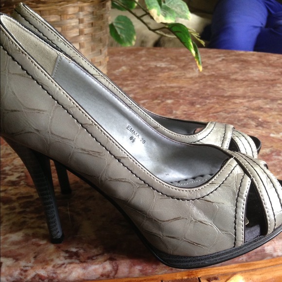 Shoes - Picture 2 of 4