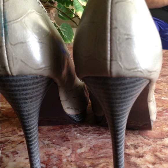 Shoes - Picture 3 of 4