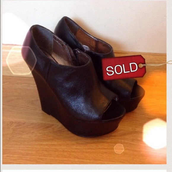 🔴SOLD🔴Leather open toe wedge booties - 6