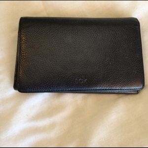 Black "The Sak" wallet.