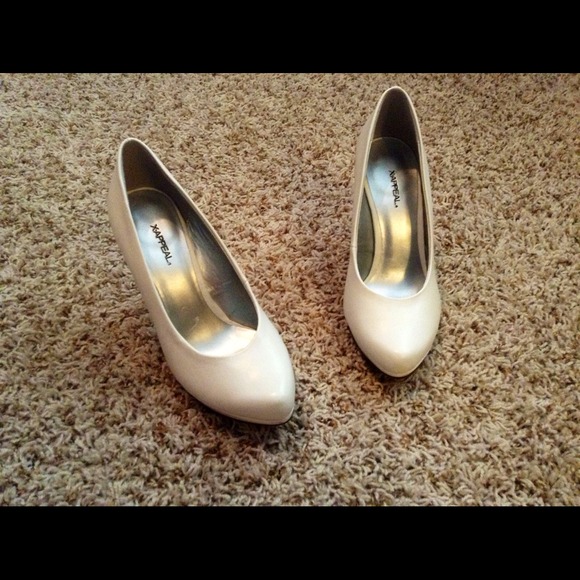 White Pumps!