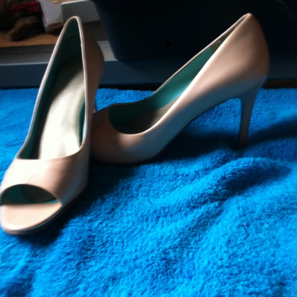 Light pink Nine West heels