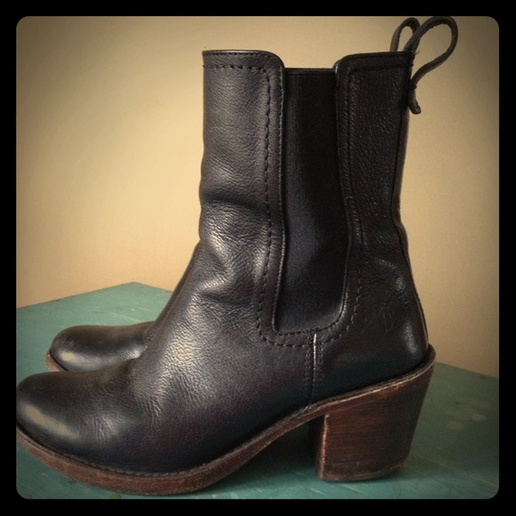 Frye low boots size 6 black