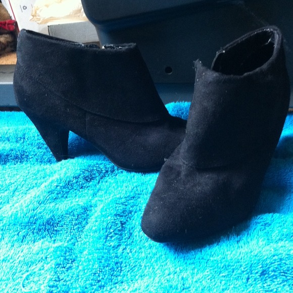 Black ankle high boots