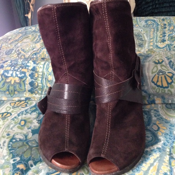 Reserved Naya suede open toe boots