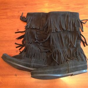 -HOLD- Minnetonka 3-Layer Fringe Boot